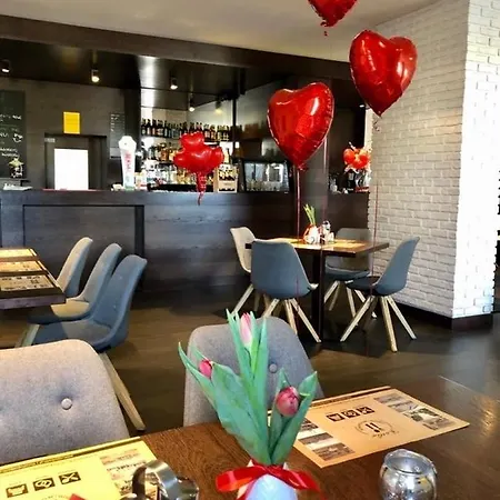 Zajazd Restauracja Karlik *