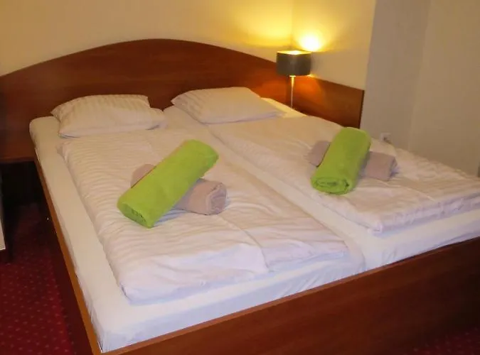 Zajazd Restauracja Karlik *